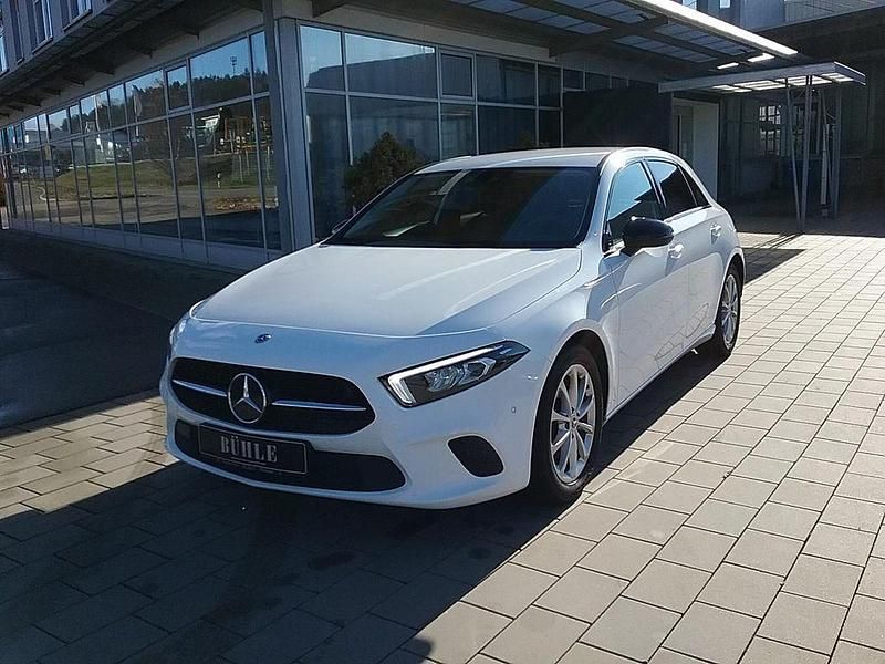 Polarweiss unilack Gebraucht 2018 Mercedes A200 Progressive Limousine | 21.380 € (Fairer Preis) - Bild 1/4