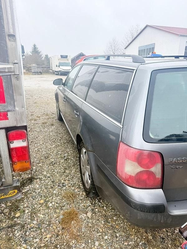 Gebraucht VW Passat 131 PS (96 kW) 2005 Grau Kombi