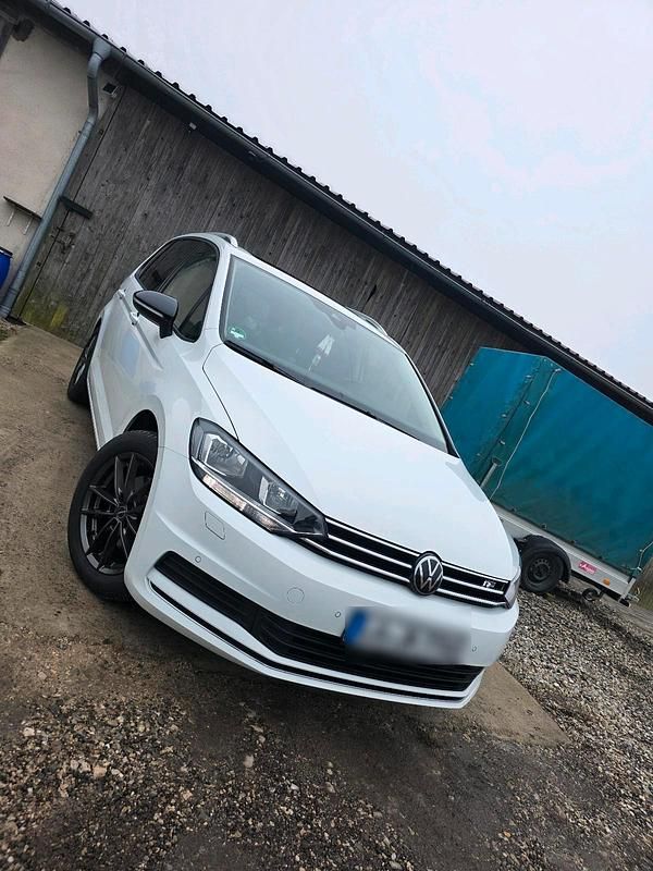 Gebraucht VW Touran 150 PS (110 kW) 2024 Weiß Van / Kleinbus