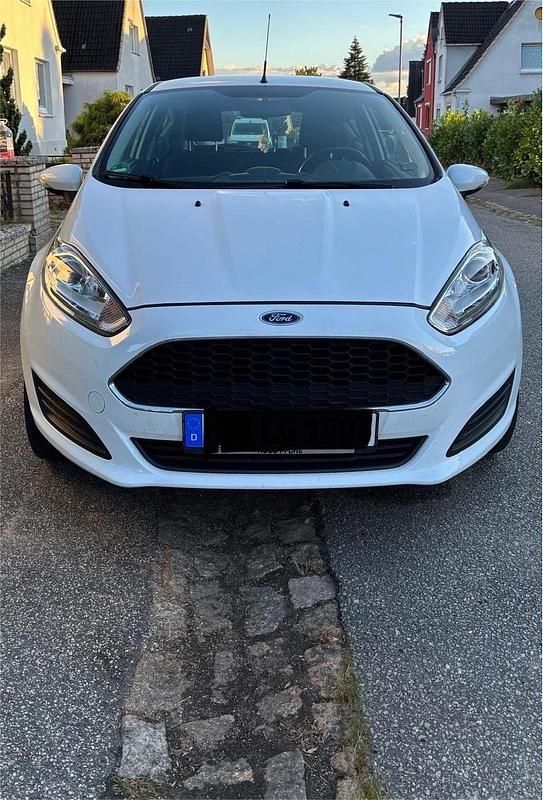 Weiß Gebraucht 2017 Ford Fiesta Kleinwagen | 6.200 € (Superpreis) - Bild 1/4
