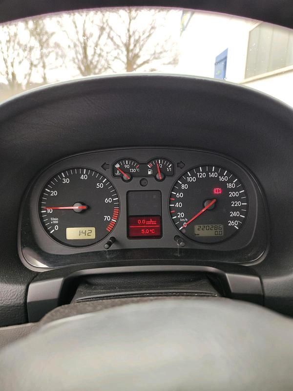 Gebraucht VW Golf IV Edition 105 PS (77 kW) 2000 Schwarz Kleinwagen