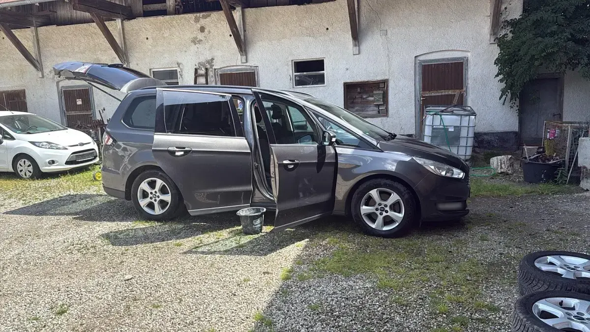 Gebraucht Ford Galaxy 150 PS (110 kW) 2016 Grau Van / Kleinbus