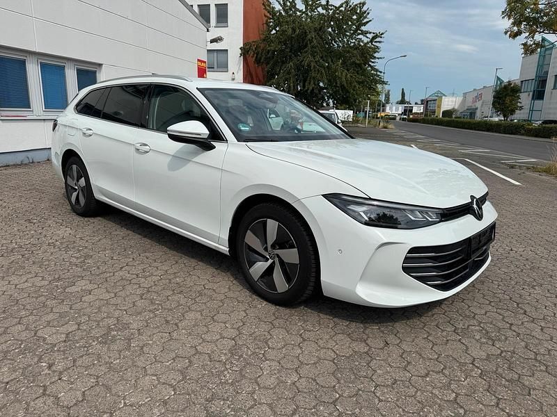 Weiß Gebraucht 2024 VW Passat Business Kombi | 33.950 € (Guter Preis) - Bild 1/4