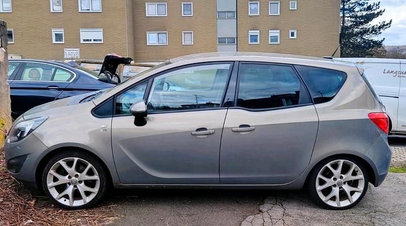 Second-hand Opel Meriva 100 CP (73 kW) 2012 Maro Monovolum
