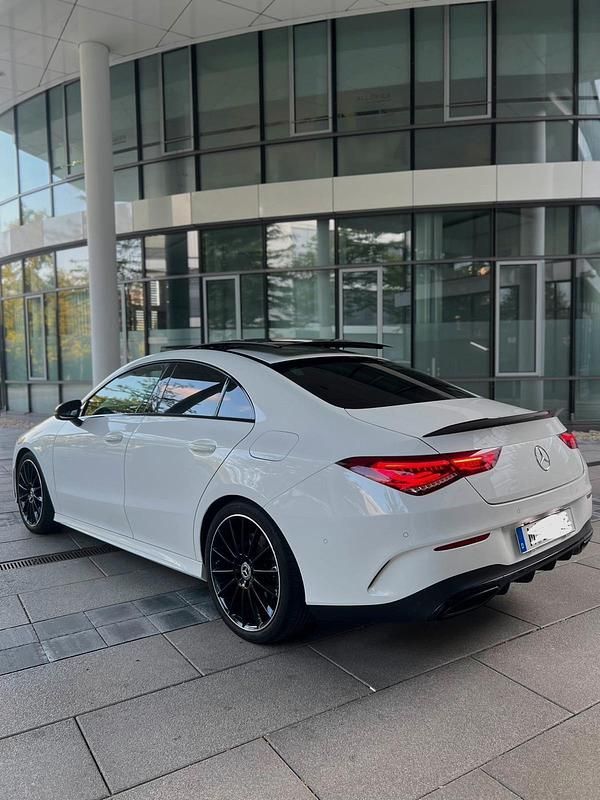 Weiß Gebraucht 2020 Mercedes CLA250 Limousine | 34.500 € (Teuer) - Bild 1/4