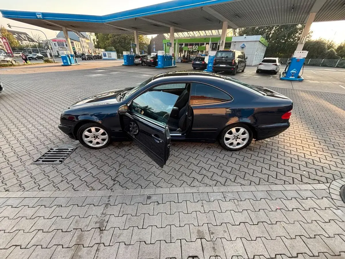 Gebraucht Mercedes CLK230 197 PS (144 kW) 2001 Andere farben Coupé