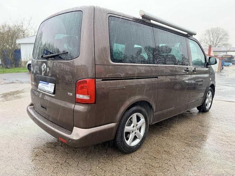 Usado VW Multivan 140 HP (102 kW) 2010 Castanho Monovolume