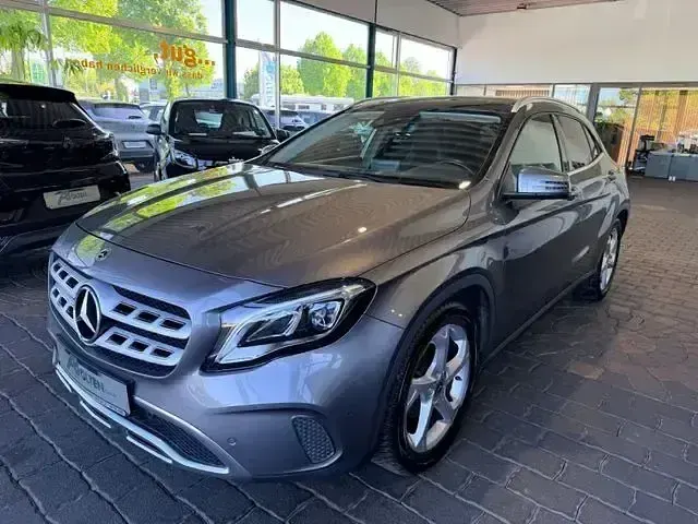 Gebraucht Mercedes GLA200 Urban 156 PS (114 kW) 2019 Grau SUV