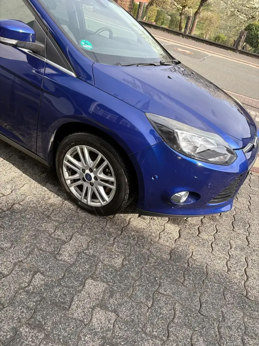 Gebraucht Ford Focus 100 PS (73 kW) 2014 Blau Limousine