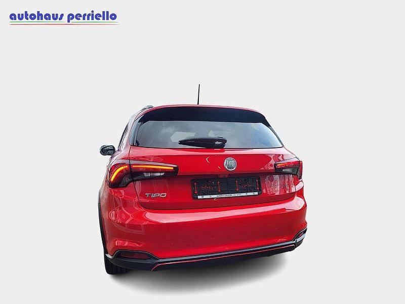 Gebraucht Fiat Tipo Red 131 PS (96 kW) 2022 Rot Limousine