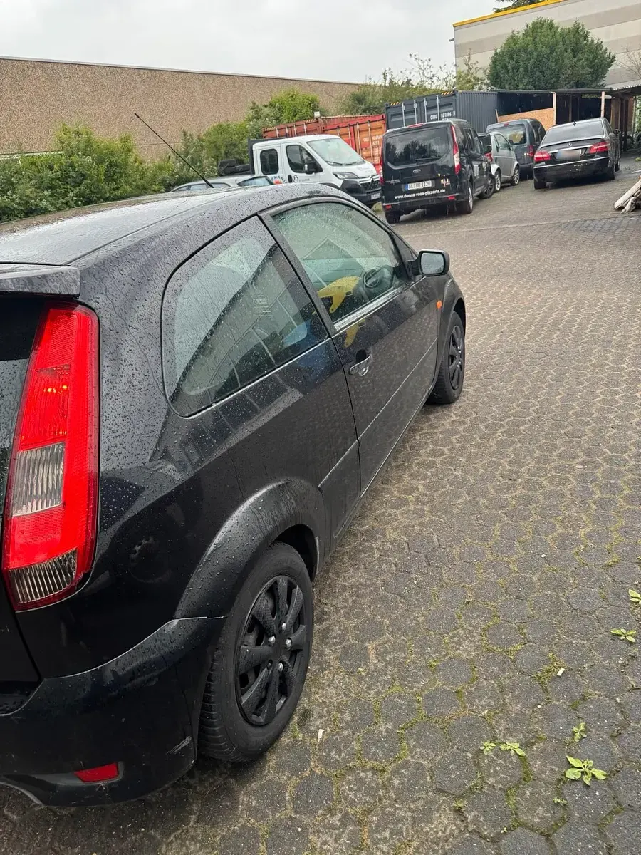 Gebraucht Ford Fiesta 80 PS (58 kW) 2007 Blau Kleinwagen