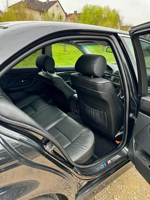 Gebraucht BMW 530 Performance 231 PS (169 kW) 2001 Schwarz Limousine