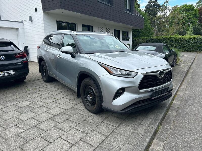 Silber Gebraucht 2020 Toyota Highlander XLE SUV | 34.950 € (Fairer Preis) - Bild 1/4