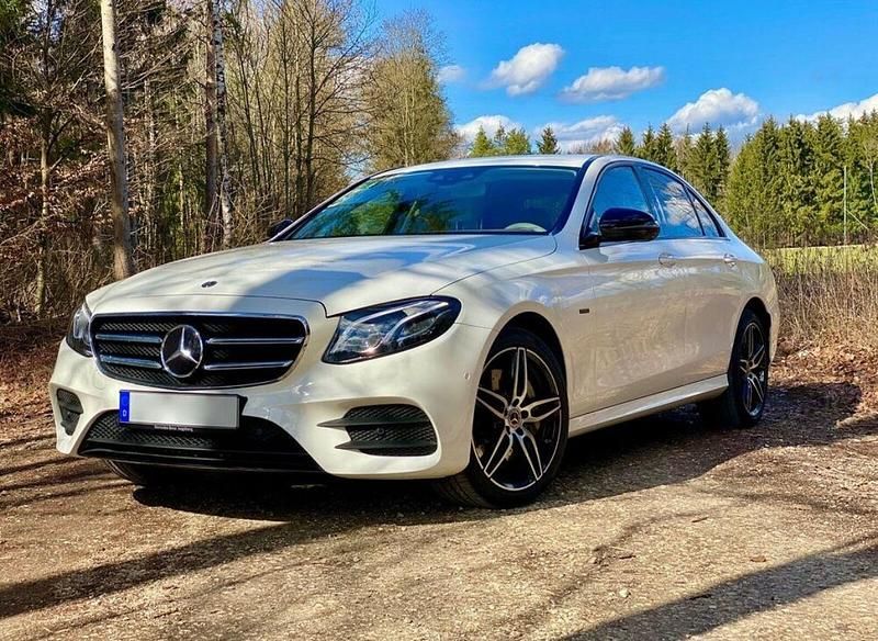 Weiß Gebraucht 2018 Mercedes E350 AMG line Limousine | 25.999 € (Superpreis) - Bild 1/4