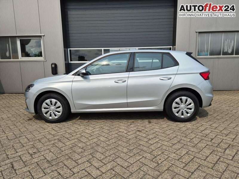 Brillantsilber metallic Neu 2025 Skoda Fabia Selection Limousine | 20.490 € (Fairer Preis) - Bild 1/4