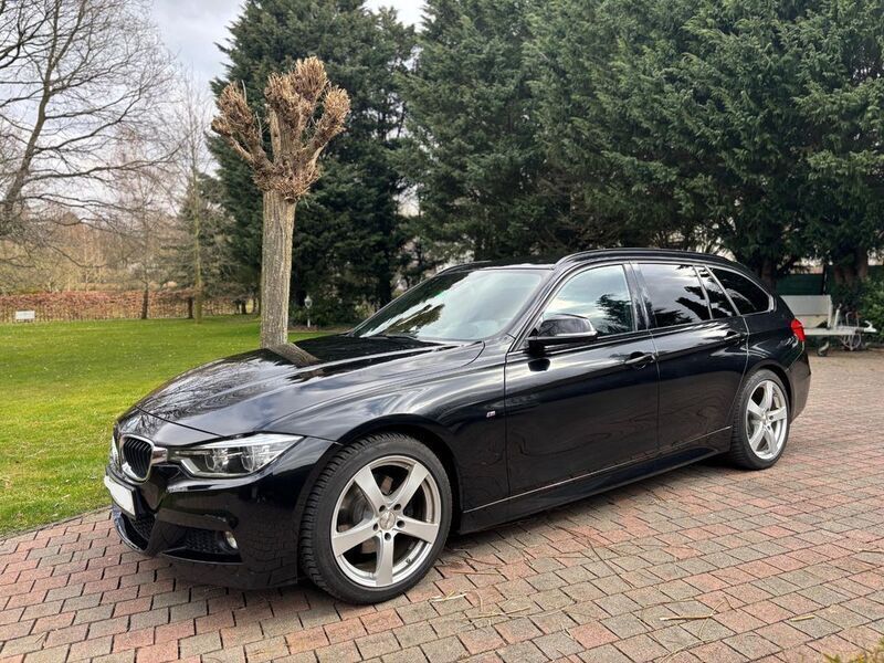 Schwarz Gebraucht 2018 BMW 320 M Sport Kombi | 18.990 € (Fairer Preis) - Bild 1/4