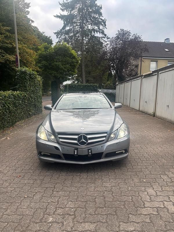Gebraucht Mercedes E350 231 PS (169 kW) 2009 Grau Coupé