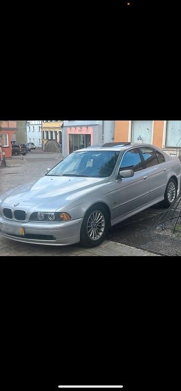 Silber Gebraucht 2001 BMW 525 Limousine | 3.600 € (Fairer Preis) - Bild 1/4