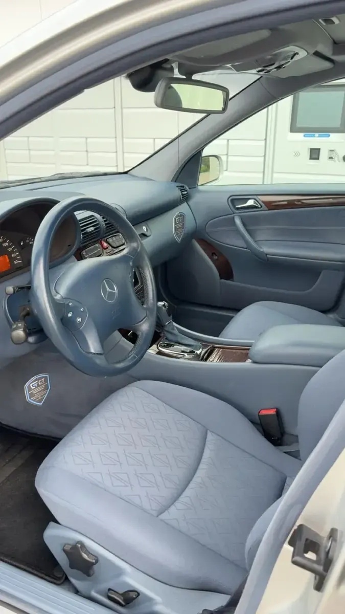 Gebraucht Mercedes C200 163 PS (119 kW) 2002 Silber Limousine