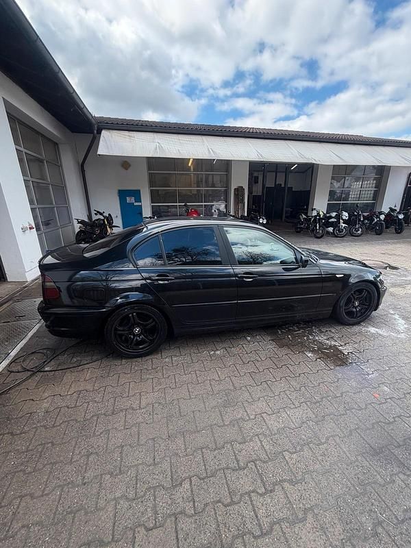 Gebraucht BMW 318 116 PS (85 kW) 2004 Schwarz Kombi