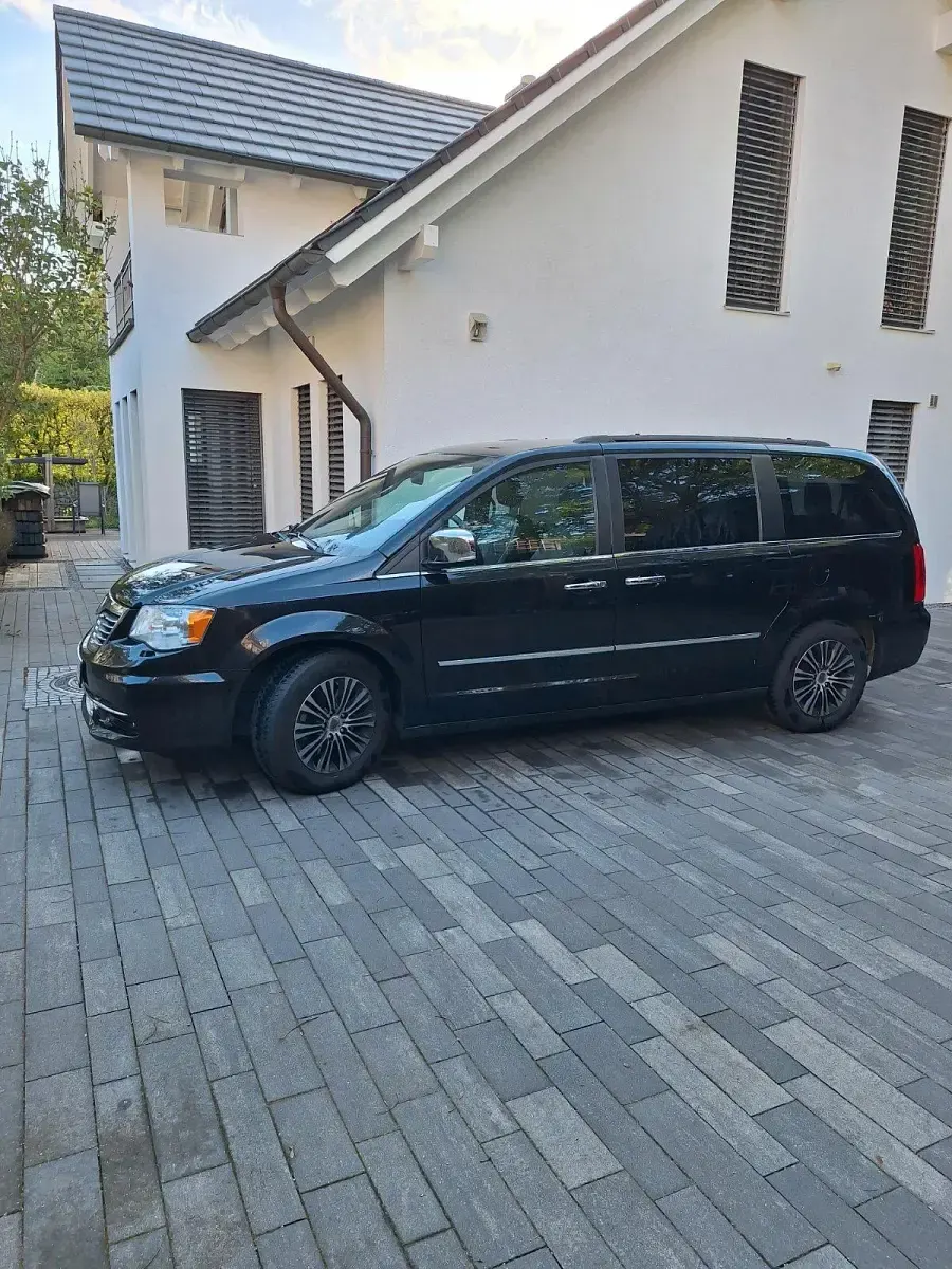 Gebraucht Lancia Voyager S 177 PS (130 kW) 2015 Schwarz Van / Kleinbus