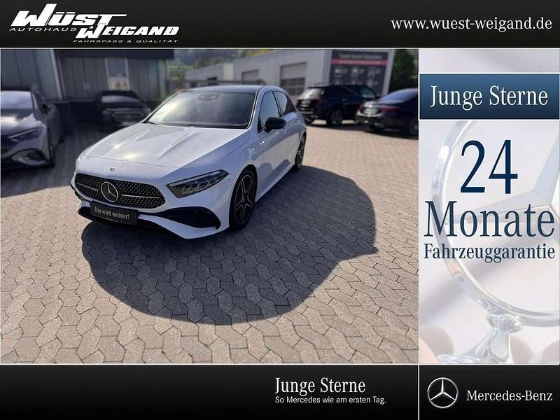 Digitalweiß Gebraucht 2024 Mercedes A200 AMG Limousine | 34.900 € (Teuer) - Bild 1/4