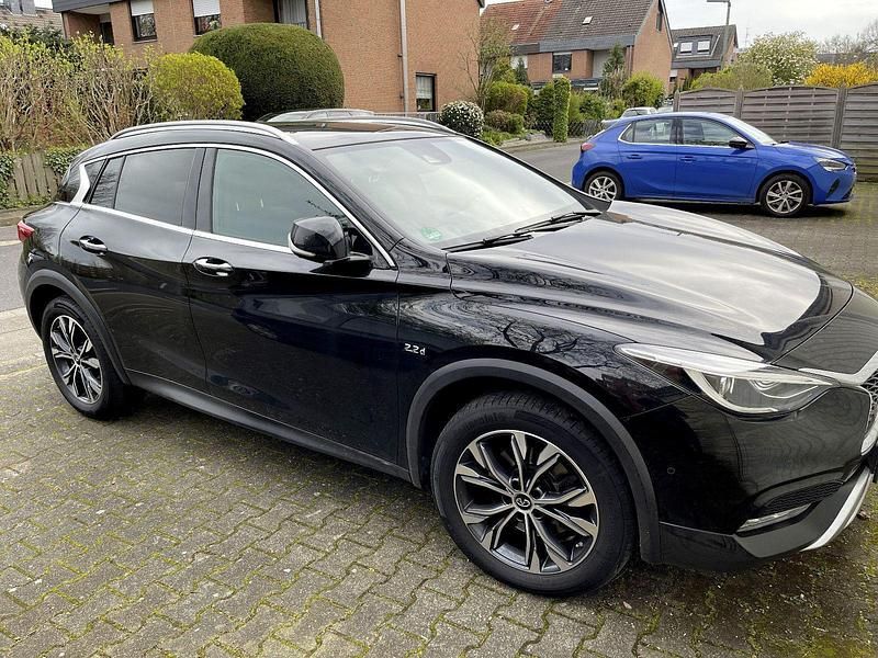 Schwarz Gebraucht 2017 Infiniti QX30 SUV | 16.600 € - Bild 1/4