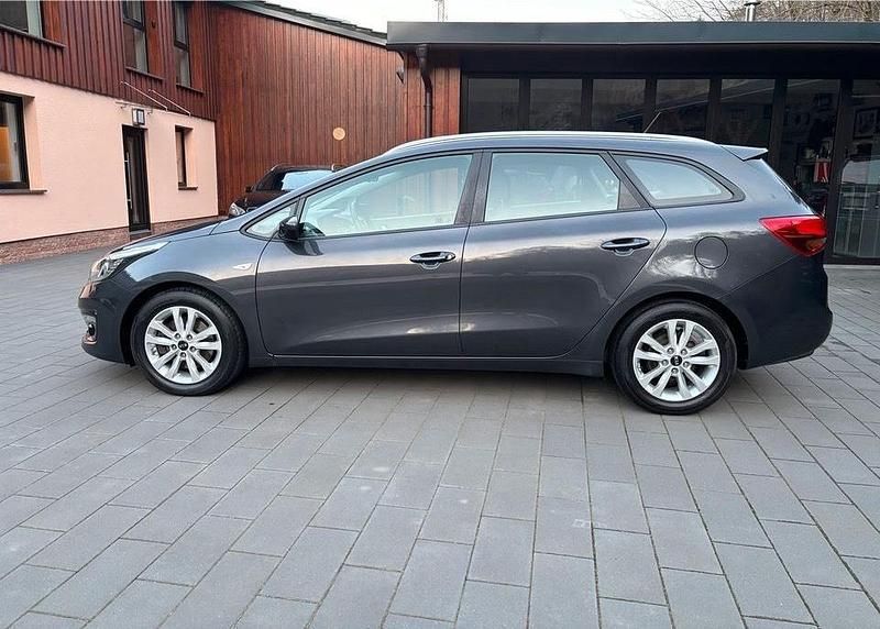 Gebraucht Kia Ceed Edition 7 135 PS (99 kW) 2017 Grau Kleinwagen