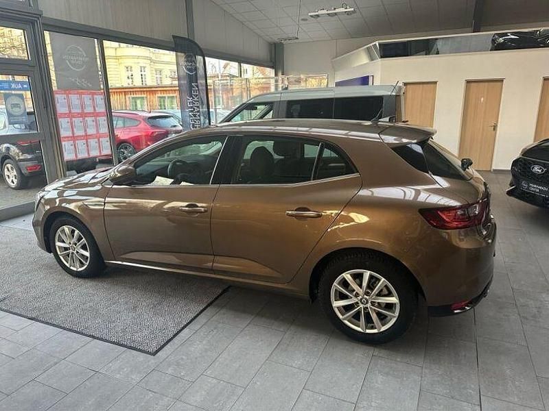 Gebraucht Renault Mégane IV 101 PS (74 kW) 2017 Cappuccino brown (metallic) Limousine