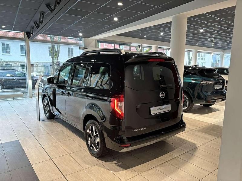 Neu Nissan Townstar N-Connecta 131 PS (96 kW) 2025 Black pearlschwarz metallic Kombi