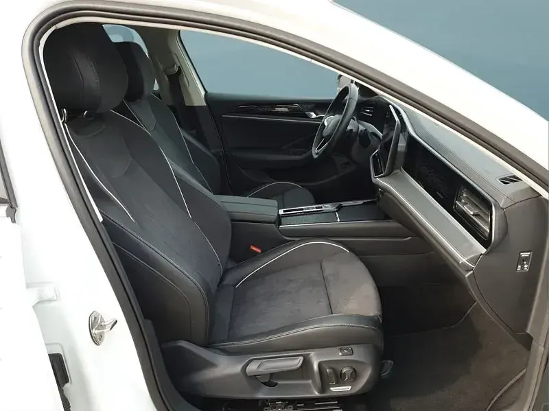Gebraucht VW Passat 150 PS (110 kW) 2025 Weiß Kombi