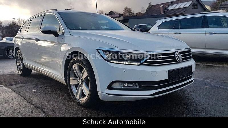 Weiß Gebraucht 2019 VW Passat R-line Limousine | 15.700 € (Fairer Preis) - Bild 1/4