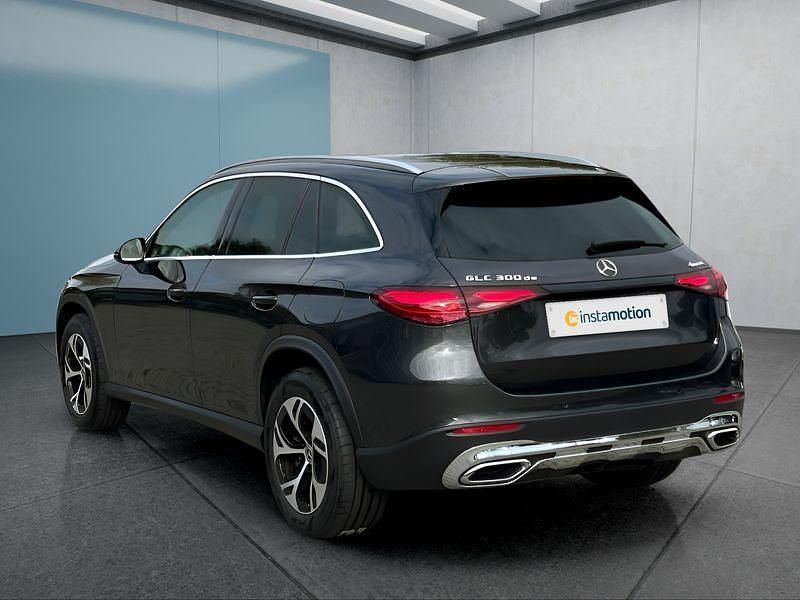 Gebraucht Mercedes GLC300e 333 PS (244 kW) 2024 Grau SUV
