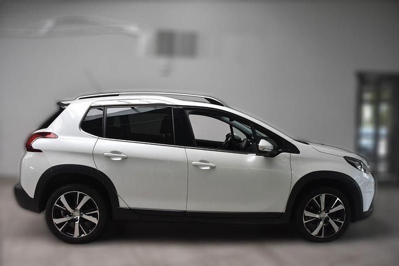 Weiß metallic Gebraucht 2017 Peugeot 2008 Allure SUV | 12.310 € (Teuer) - Bild 1/4