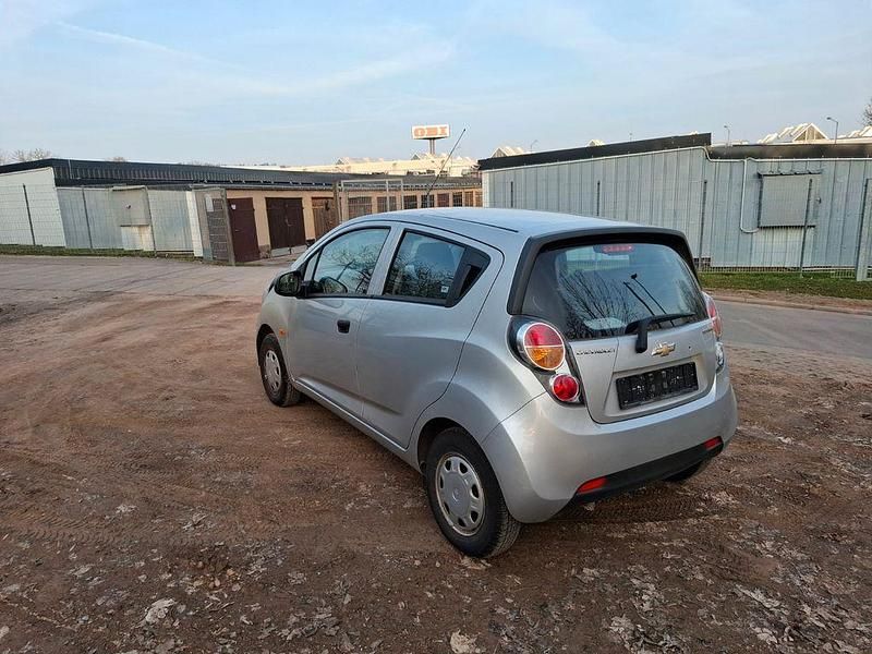 Gebraucht Chevrolet Spark 68 PS (50 kW) 2010 Silber Kleinwagen