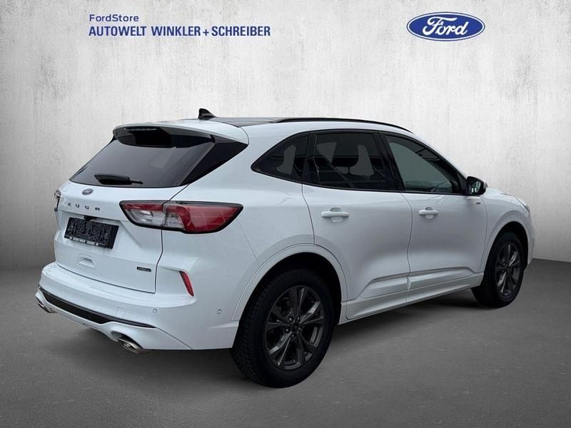 Gebraucht Ford Kuga ST-Line 224 PS (164 kW) 2022 Frozen white SUV
