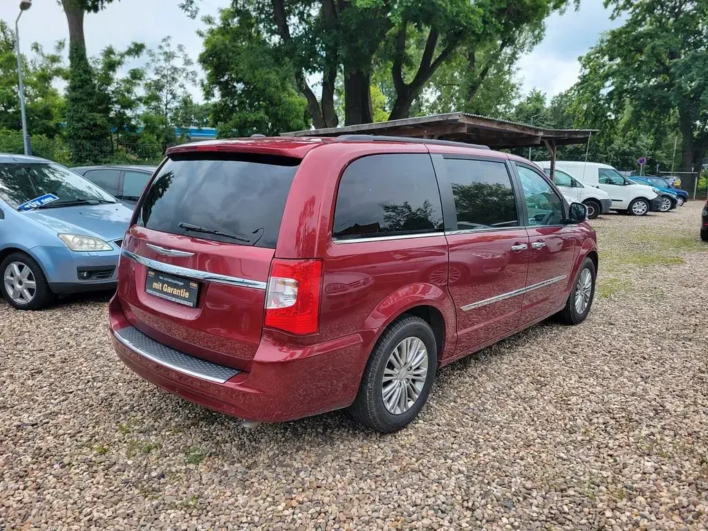Gebraucht Chrysler Town & Country 287 PS (211 kW) 2016 Rot Van / Kleinbus