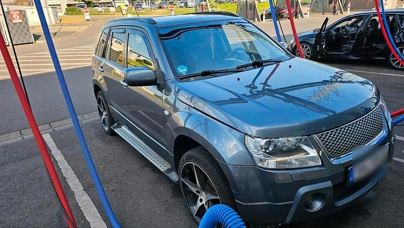 Grau Gebraucht 2007 Suzuki Grand Vitara SUV | 4.900 € (Fairer Preis) - Bild 1/4