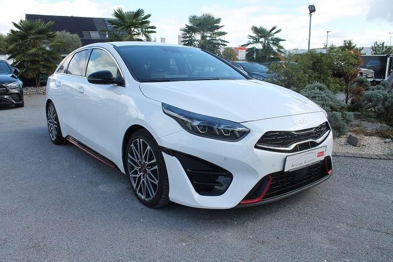 Weiß Gebraucht 2022 Kia ProCeed GT Kleinwagen | 27.490 € (Fairer Preis) - Bild 1/4
