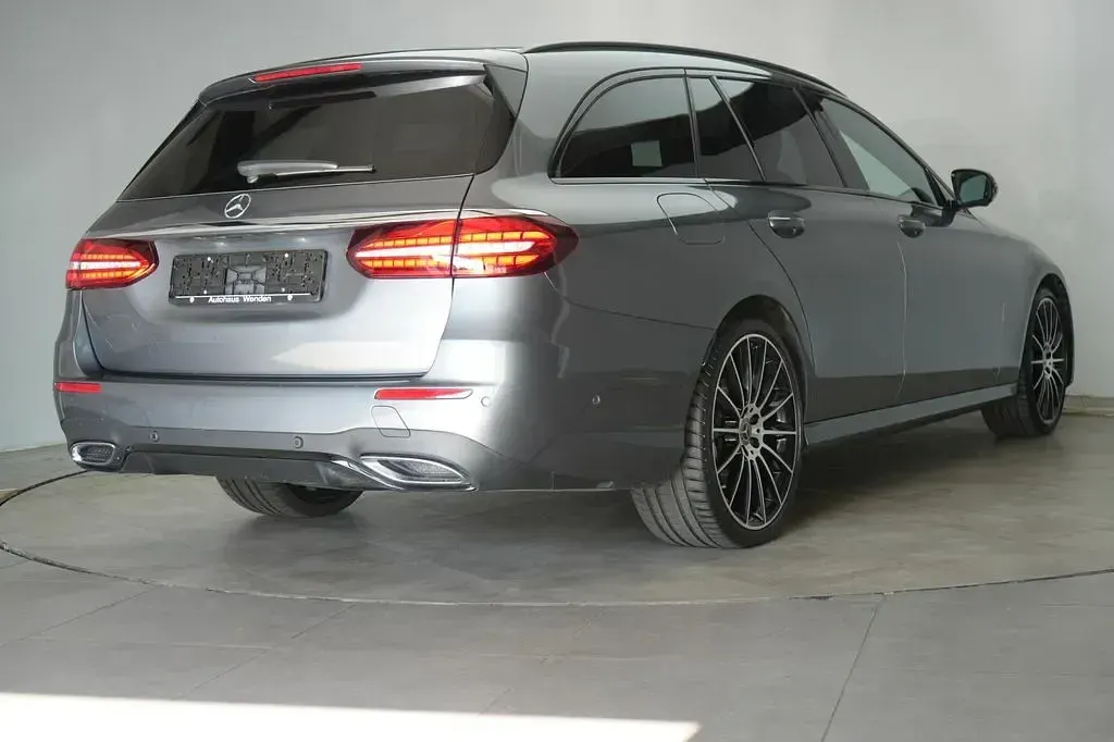 Gebraucht Mercedes E400 AMG line 330 PS (242 kW) 2023 Grau Limousine