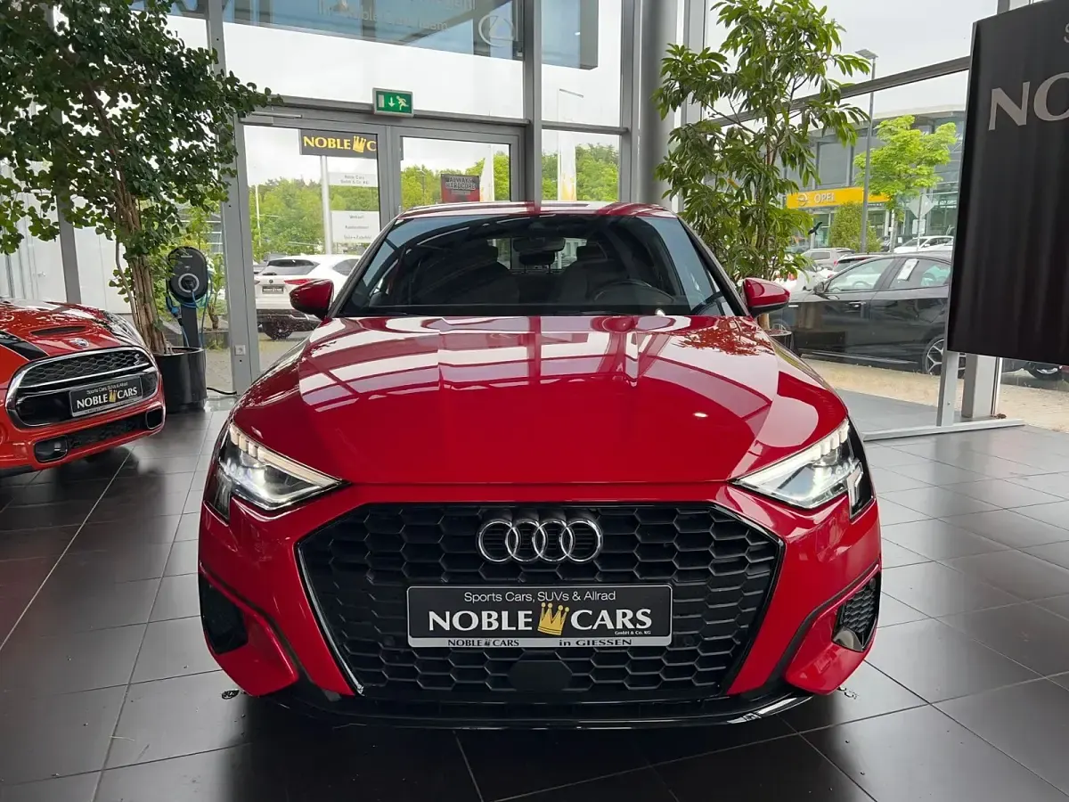 Second-hand Audi A3 S-Line 150 CP (110 kW) 2022 Roșu Berlinǎ