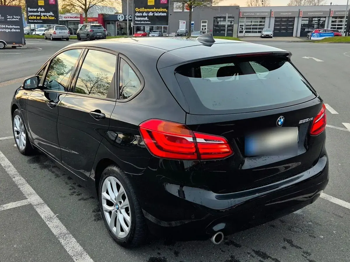 Gebraucht BMW 225 Active Tourer iPerformance 224 PS (164 kW) 2020 Schwarz Van / Kleinbus