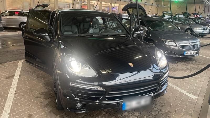 Schwarz Gebraucht 2013 Porsche Cayenne GTS SUV | 30.000 € - Bild 1/4