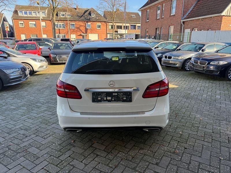 Gebraucht Mercedes B220 AMG line 170 PS (125 kW) 2018 Weiß Kleinwagen