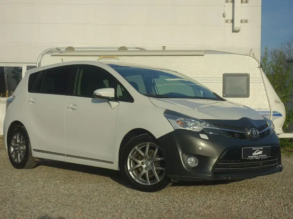 Gebraucht Toyota Verso 124 PS (91 kW) 2013 Weiß Van / Kleinbus