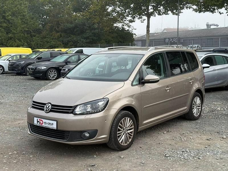 Beige Gebraucht 2015 VW Touran Cup Van / Kleinbus | 9.600 € (Guter Preis) - Bild 1/4