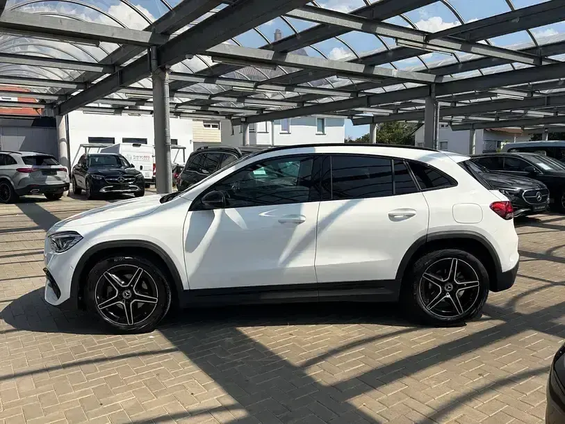 Gebraucht Mercedes GLA200 AMG 163 PS (119 kW) 2023 Weiß SUV