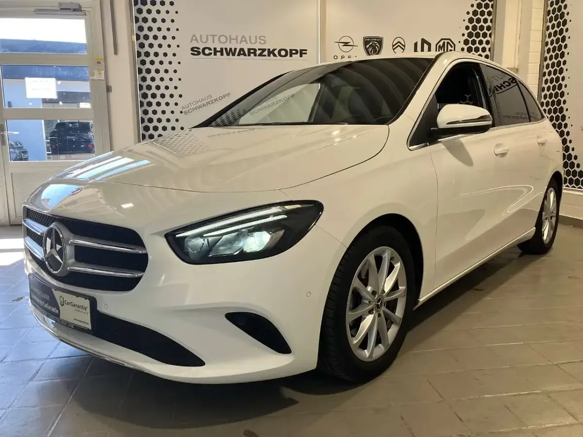Gebraucht Mercedes B200 Progressive 163 PS (119 kW) 2022 Weiß Kleinwagen