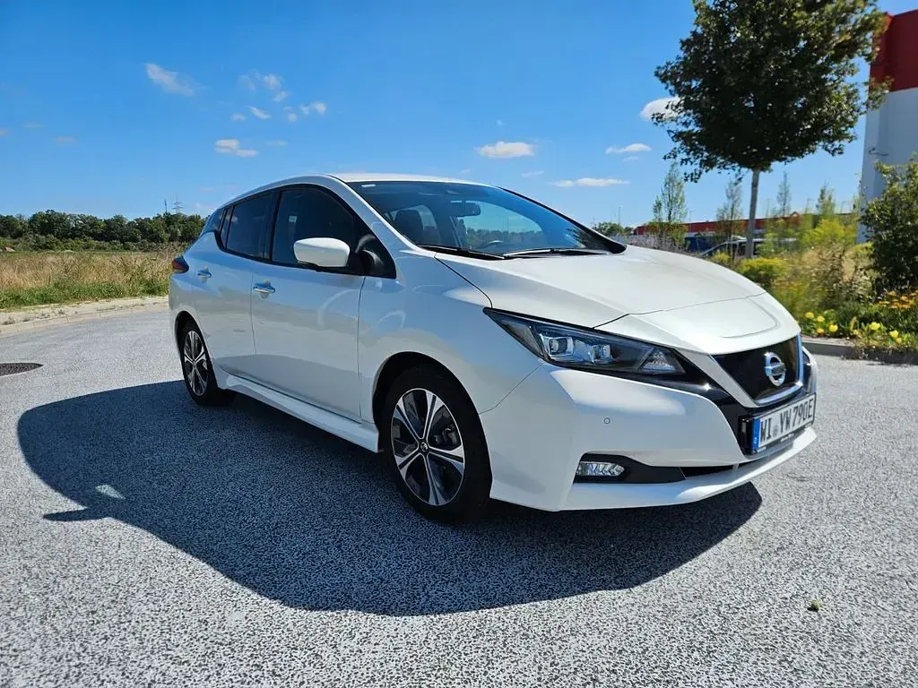 Gebraucht Nissan Leaf N-Connecta 110 kW (150 PS) 2022 Weiß Kleinwagen