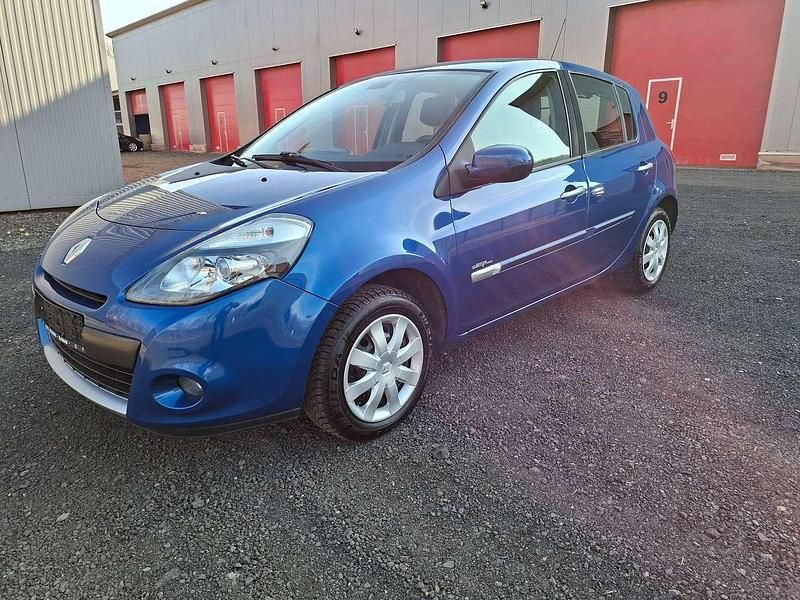 Gebraucht Renault Clio II Dynamique 101 PS (74 kW) 2010 Extremblau Kleinwagen